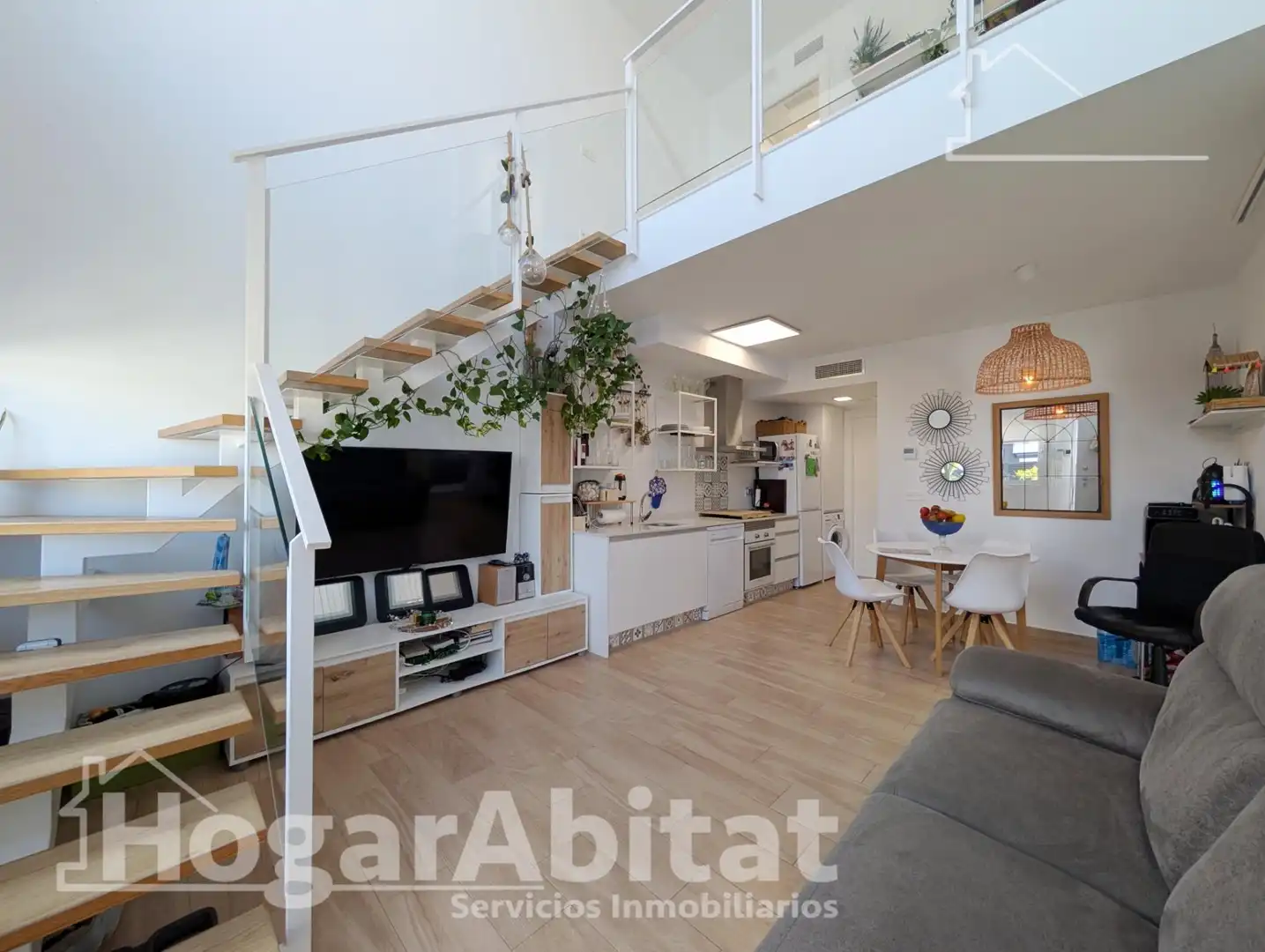 Wohnzimmer von Einfamilien-Reihenhaus zum Verkauf in Santa Pola mit Klimaanlage, Heizung und Terrasse