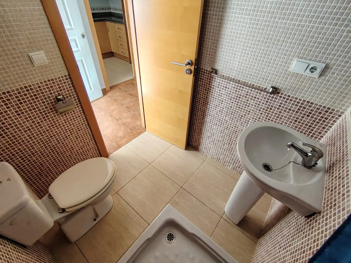Badezimmer von Einfamilien-Reihenhaus zum Verkauf in Oropesa del Mar / Orpesa mit Terrasse, Abstellraum und Ofen