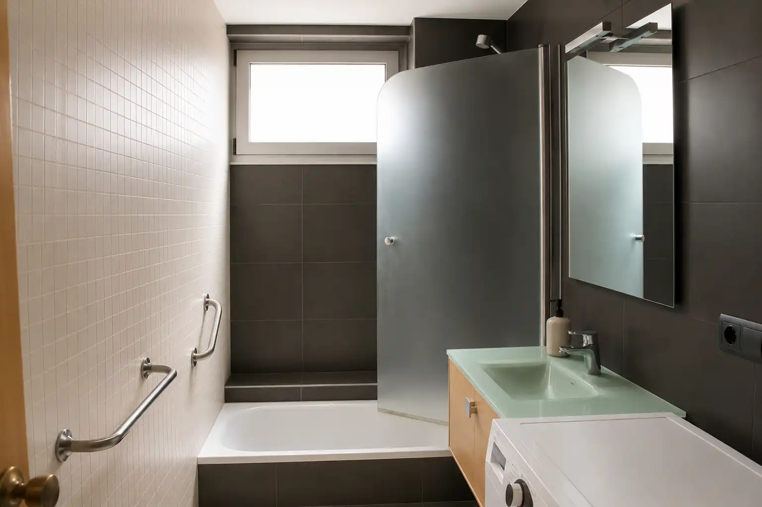 Badezimmer von Wohnungen zur Miete in Palamós mit Klimaanlage, Terrasse und Möbliert