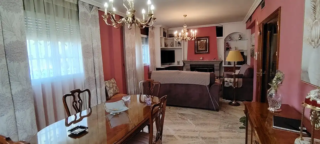 Sala d'estar de Casa o xalet en venda en Linares amb Aire condicionat, Calefacció i Jardí privat