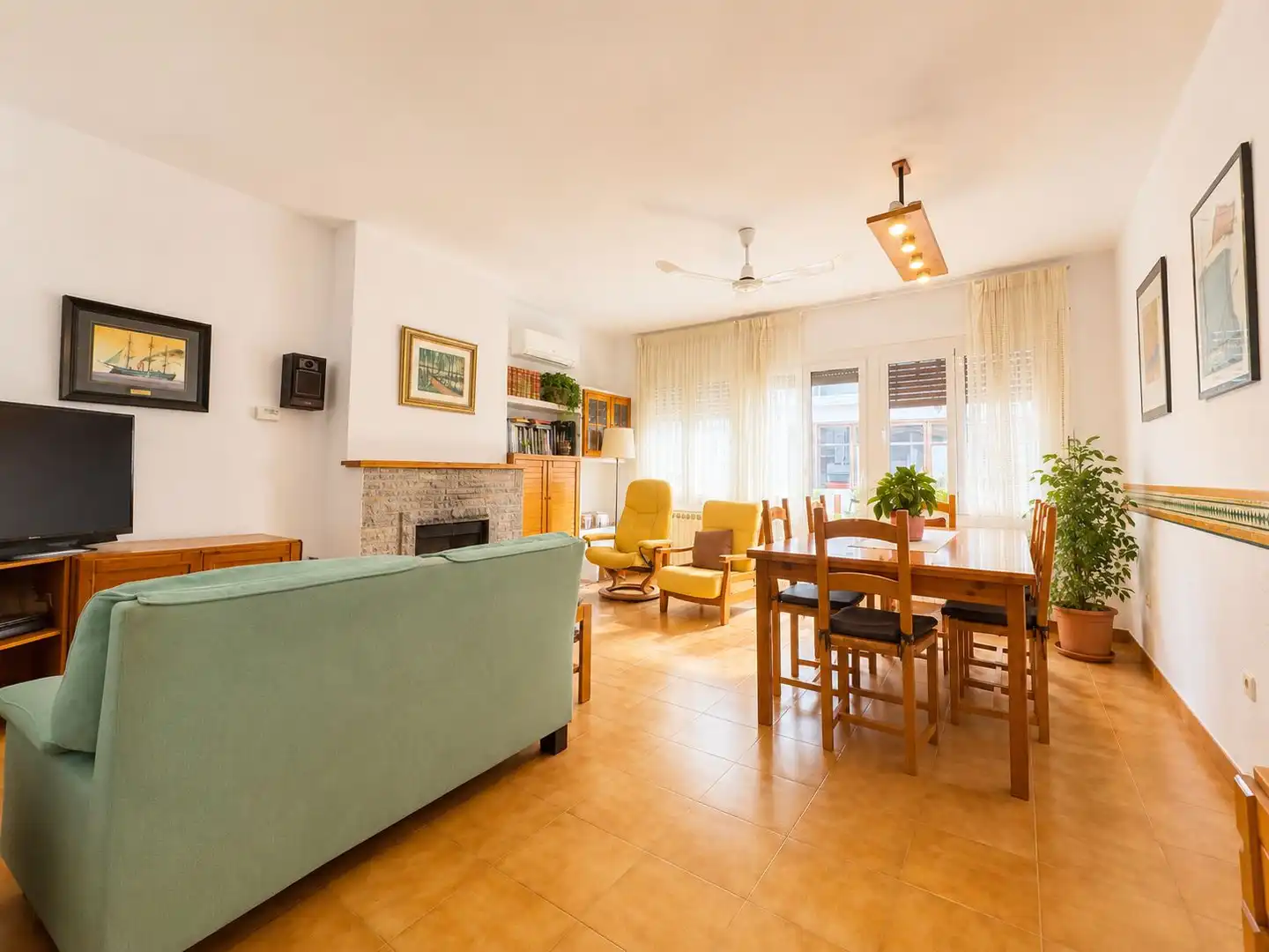 Sala d'estar de Casa adosada en venda en Mataró amb Aire condicionat, Calefacció i Parquet