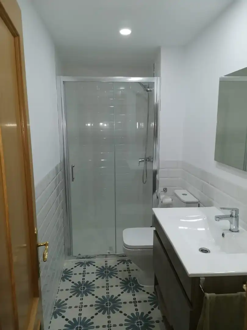 Baño de Piso en venta en Manises con Amueblado, Horno y Alarma
