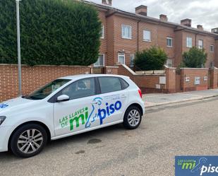 Aparcament de Casa adosada en venda en Simancas amb Terrassa i Balcó