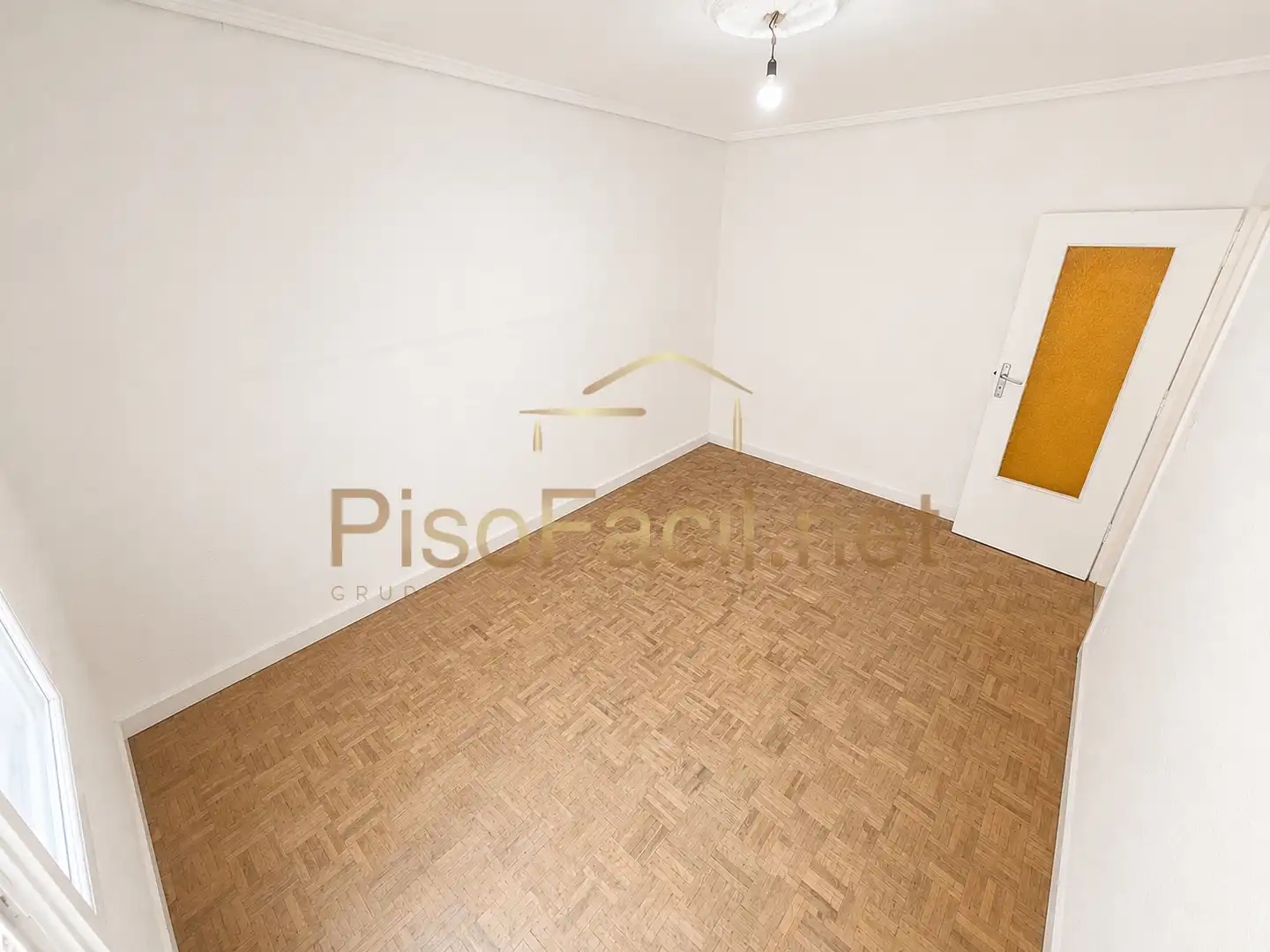 Piso en venta en Madrid con Calefacción, Terraza y Alarma