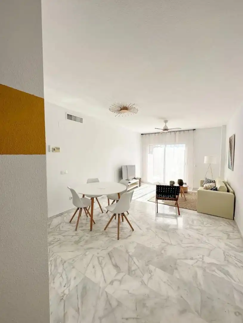 Sala d'estar de Apartament de lloguer en Marbella amb Aire condicionat, Calefacció i Terrassa