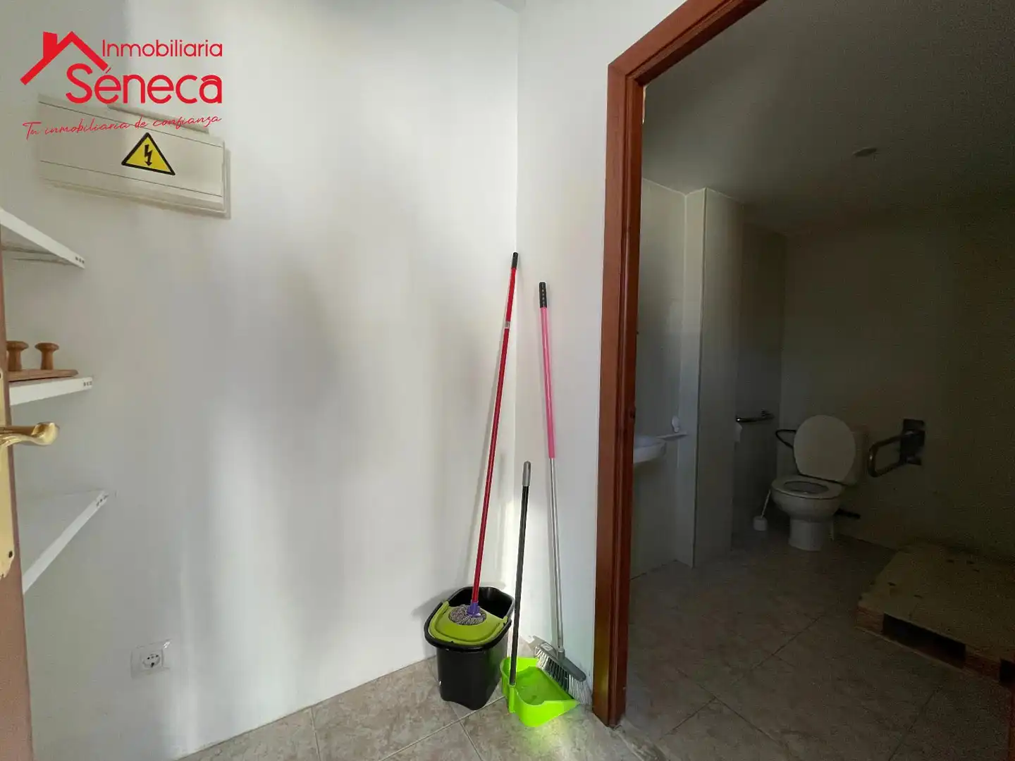 Baño de Local de alquiler en Córdoba con Aire acondicionado
