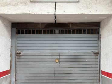 Motorbike to rent in Carrer de Prat de la Riba 8