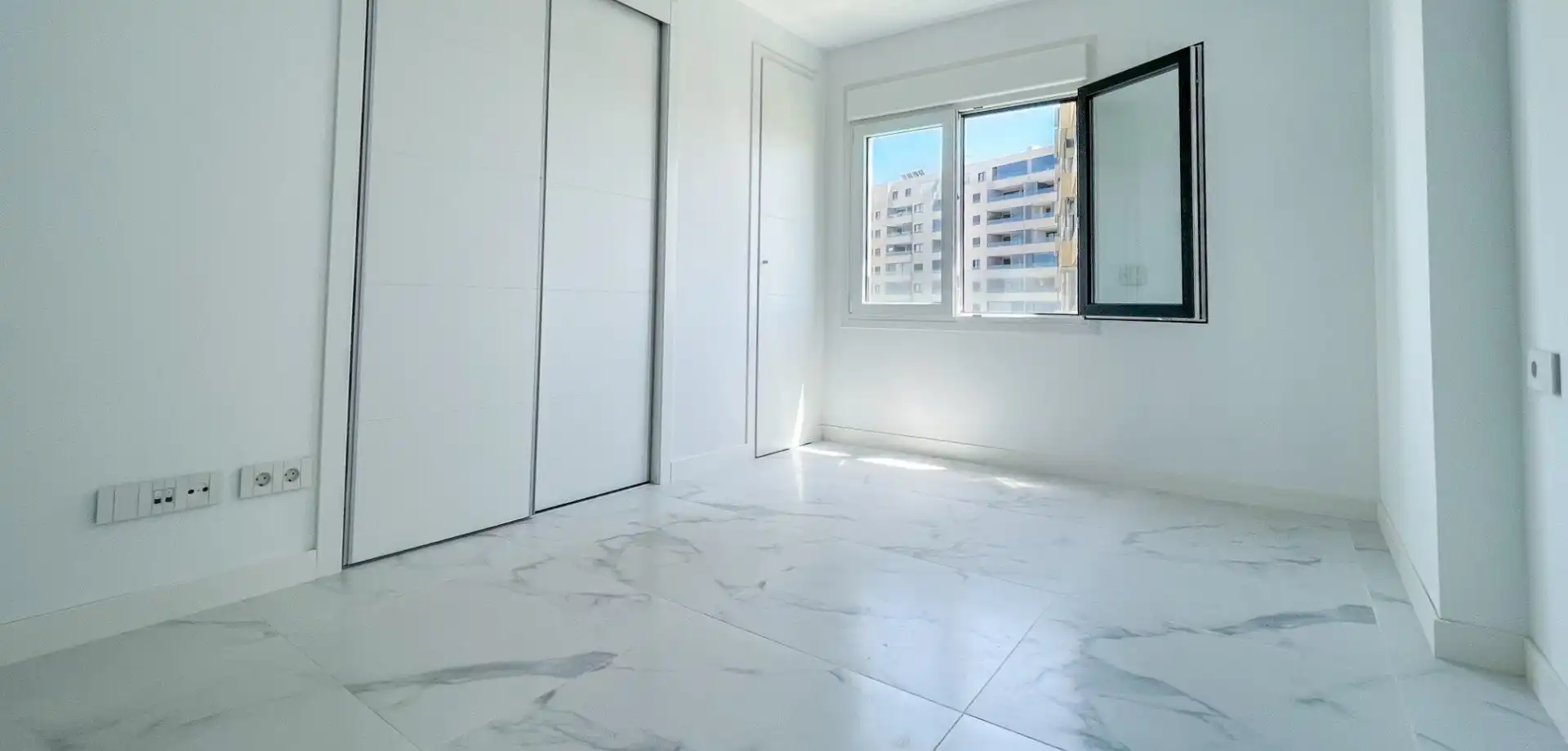 Habitación de Apartamento en venta en Torrevieja con Calefacción, Jardín privado y Terraza