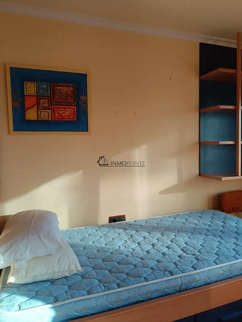 Bedroom of Flat for rent in Zona de Plaza de Barcelos