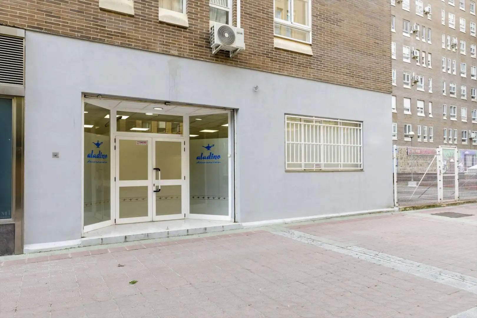 Vista exterior de Local en venda en Zaragoza