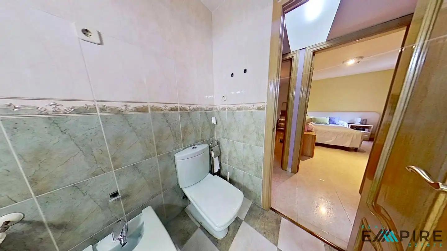 Baño de Planta baja en venta en Fuenlabrada con Calefacción, Terraza y Trastero