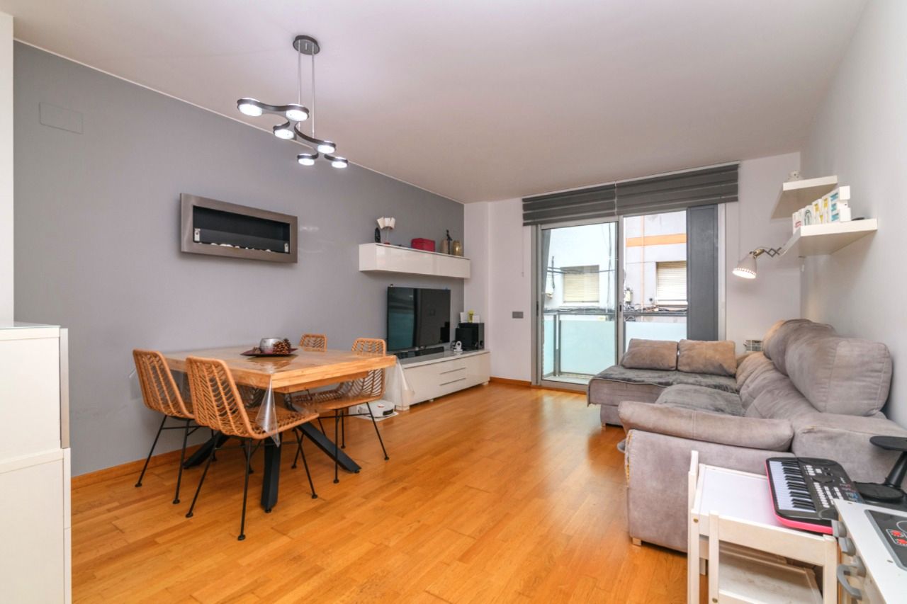 Exterior view of Flat for sale in Sant Boi de Llobregat  with Air Conditioner, Heating and Parquet flooring