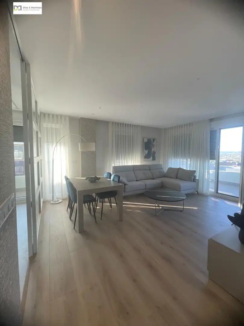Living room of Flat for rent in León Capital   with Heating, Parquet flooring and Terrace