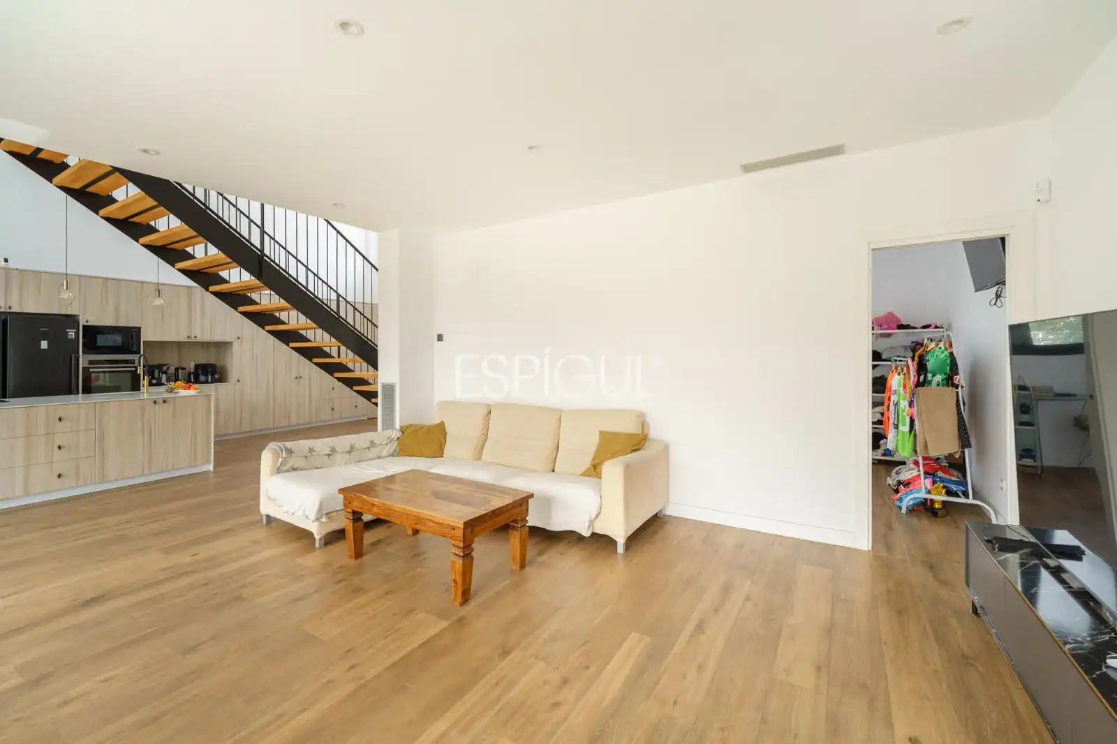 Sala d'estar de Casa o xalet en venda en Premià de Dalt amb Aire condicionat, Calefacció i Jardí privat