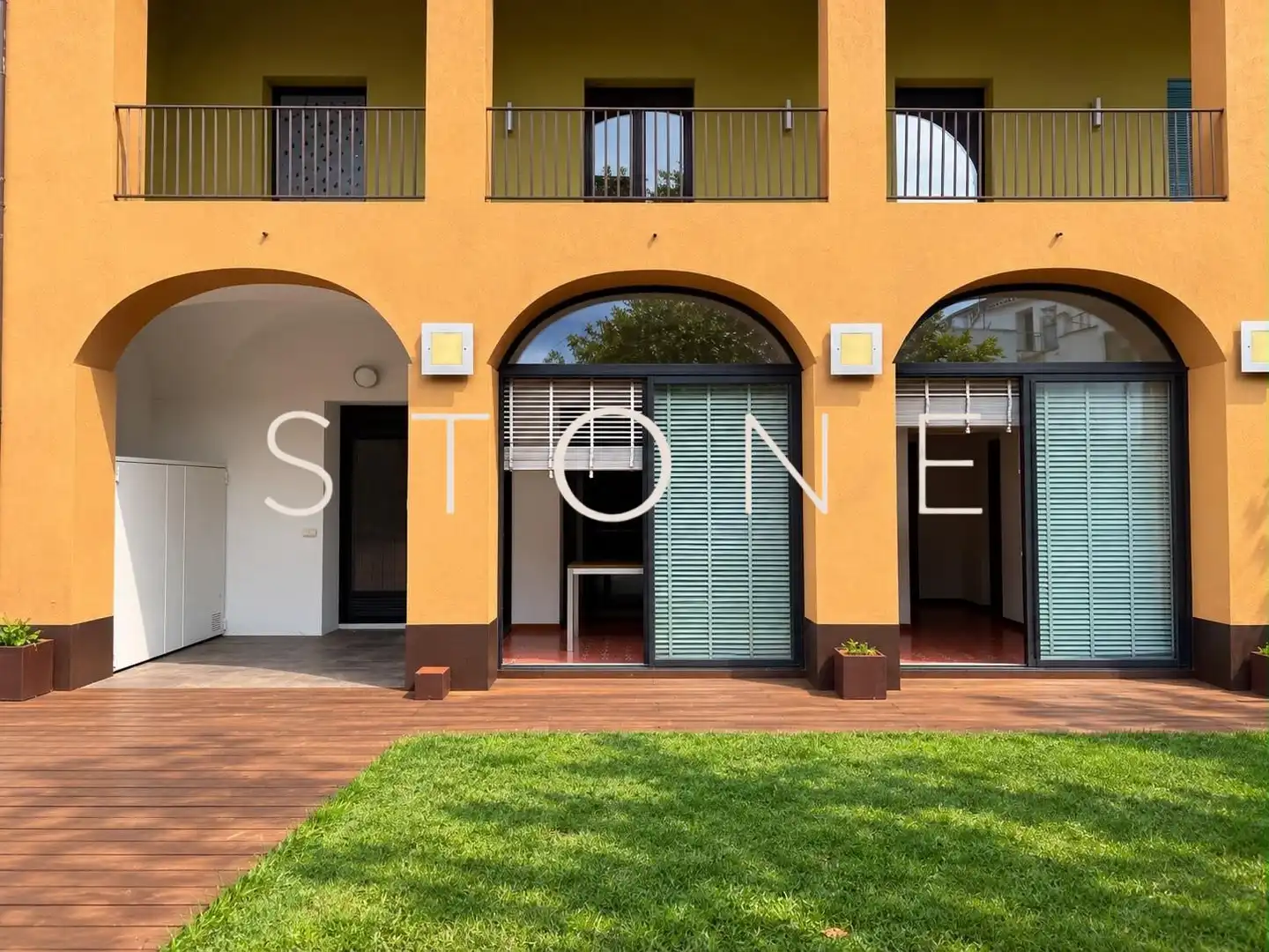 Exterior view of Houses for sale in Banyoles, Girona