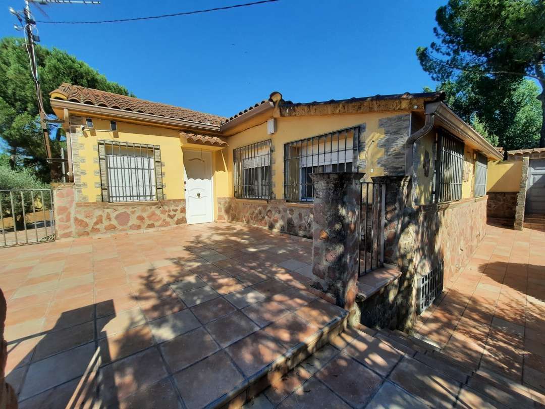 Exterior view of House or chalet for sale in Escalona  with Heating, Private garden and Terrace