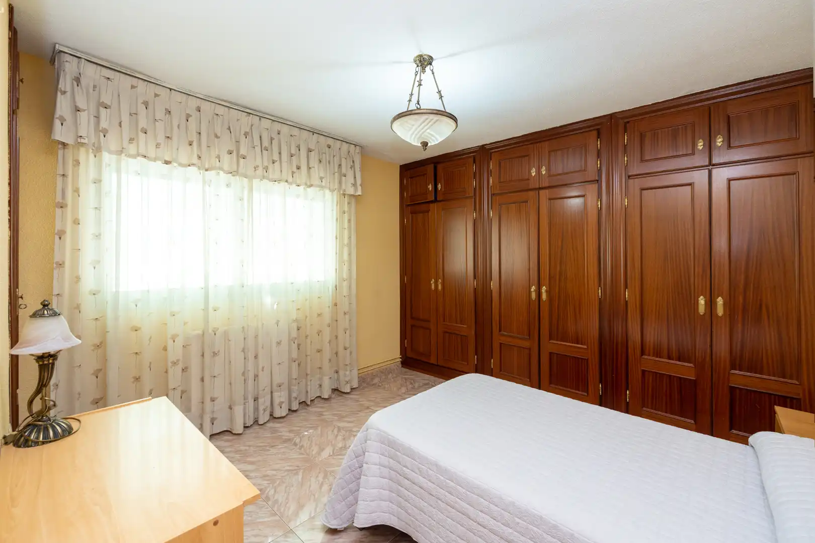 Habitación de Piso de alquiler en Granada con Calefacción, Amueblado y Lavadora