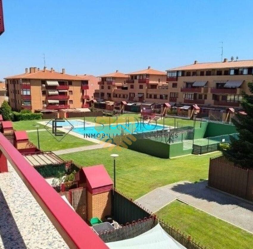 Piscina de Dúplex en venda en Salamanca Capital amb Calefacció, Jardí privat i Terrassa