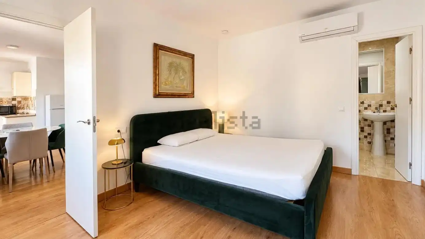 Bedroom of Attic for rent in Granada  with Air Conditioner, Heating and Terrace