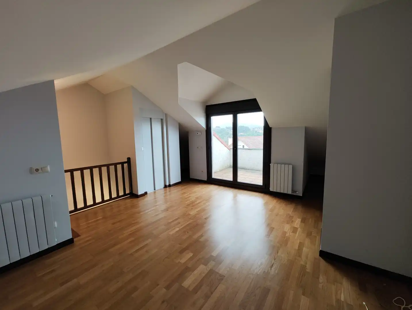 Habitación de Casa adosada en venta en Vigo  con Jardín privado, Parquet y Terraza