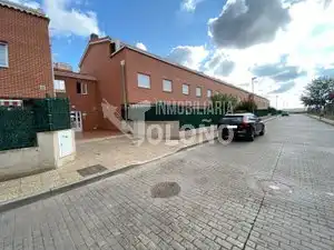 Vista exterior de Dúplex en venta en Castañares de Rioja con Calefacción, Terraza y Trastero