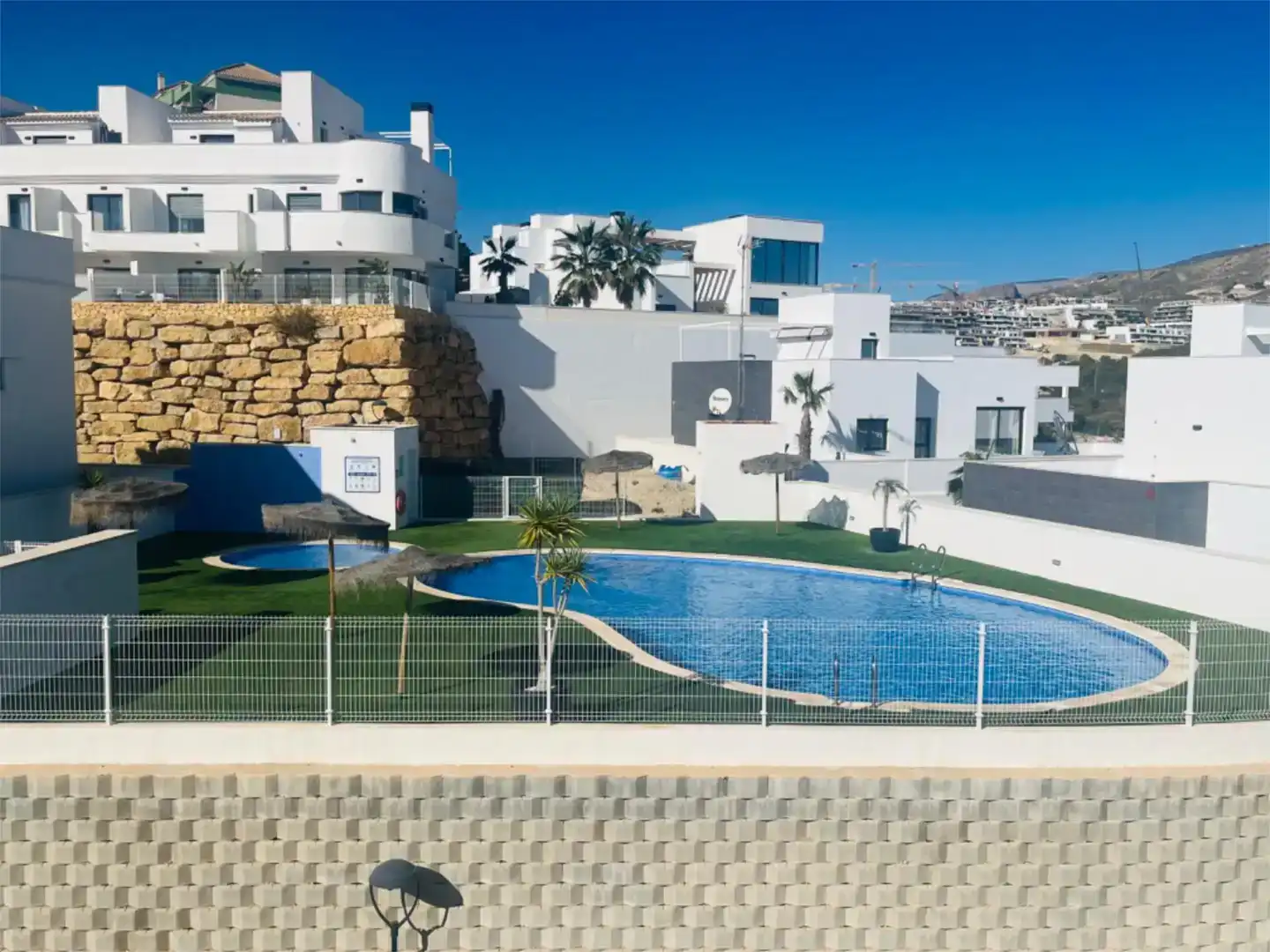 Piscina de Casa adosada en venda en Finestrat amb Aire condicionat, Piscina i Balcó