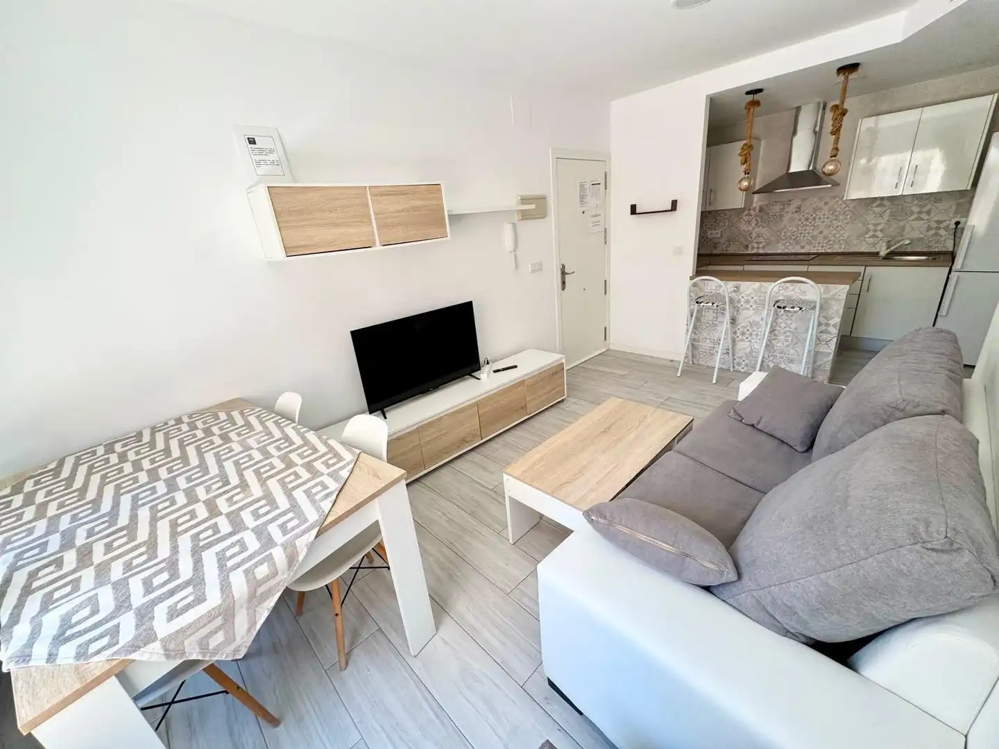Wohnzimmer von Erdgeschoss zum Verkauf in Punta Umbría mit Klimaanlage, Heizung und Abstellraum