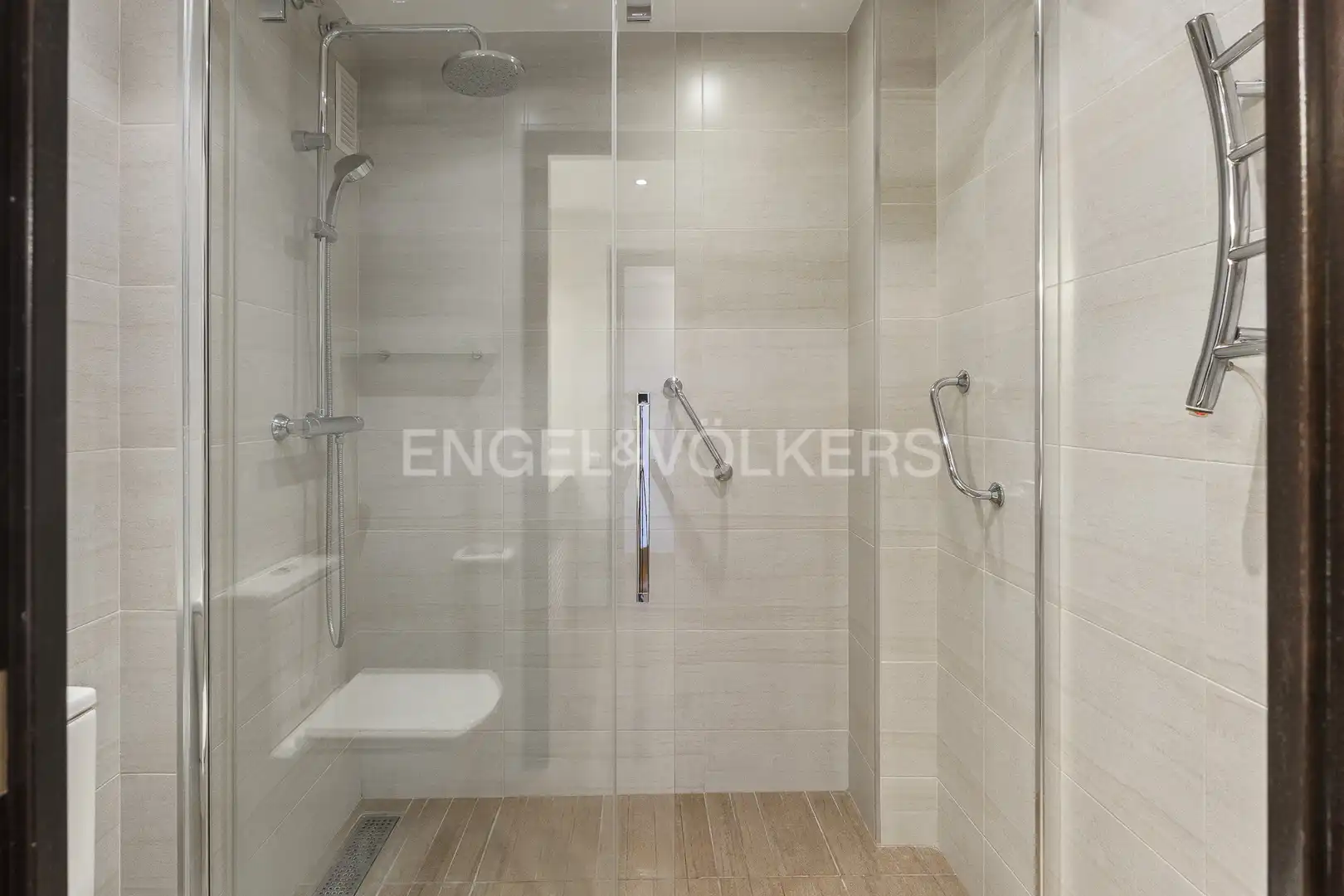 Bathroom of Flat for sale in Barcelona  with Air Conditioner, Heating and Private garden