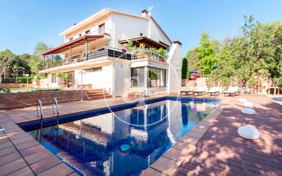 Piscina de Casa o xalet en venda en Matadepera amb Aire condicionat, Calefacció i Jardí privat