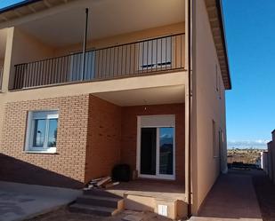 Exterior view of Single-family semi-detached for sale in San Cristóbal de Segovia  with Air Conditioner, Heating and Private garden