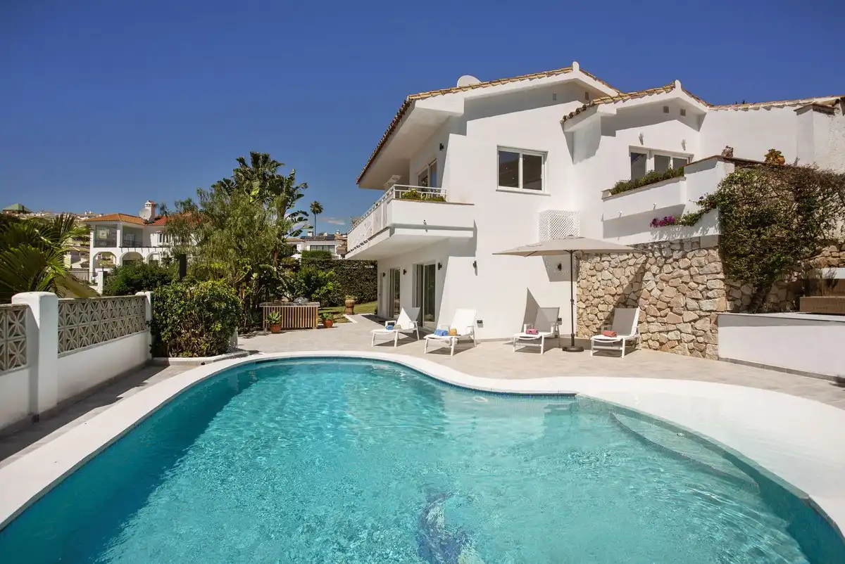 Swimming pool of Houses for sale in Mijas  with Air Conditioner, Heating and Private garden
