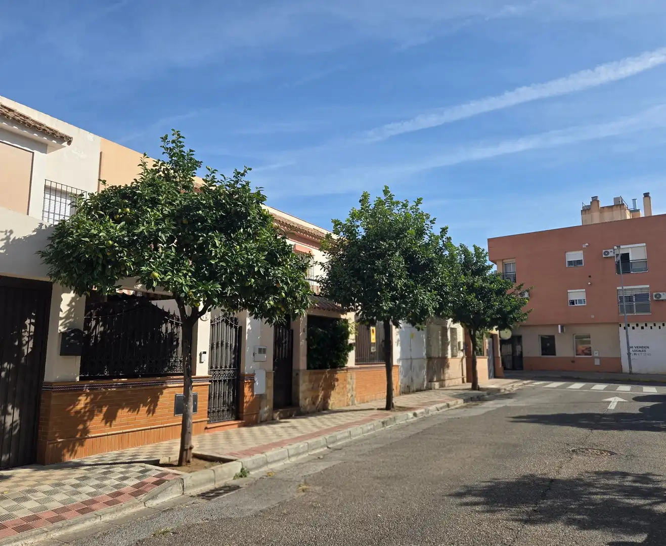 Vista exterior de Casa adosada en venta en Dos Hermanas con Terraza y Amueblado