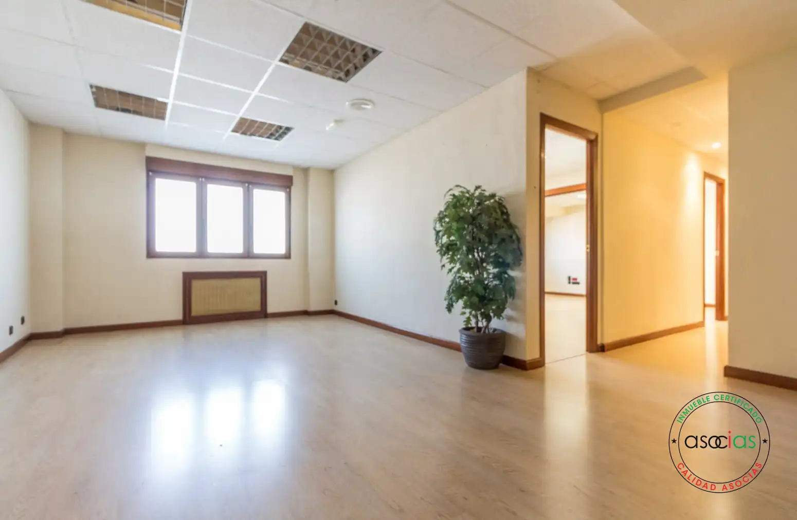 Büro zum Verkauf in Avilés mit Heizung