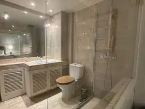 Bathroom of Flat for rent in Madrid  with Air Conditioner, Heating and Furnished