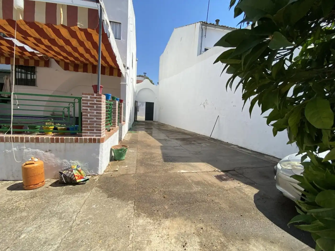 Vista exterior de Casa o xalet en venda en El Pedroso amb Terrassa, Traster i Balcó