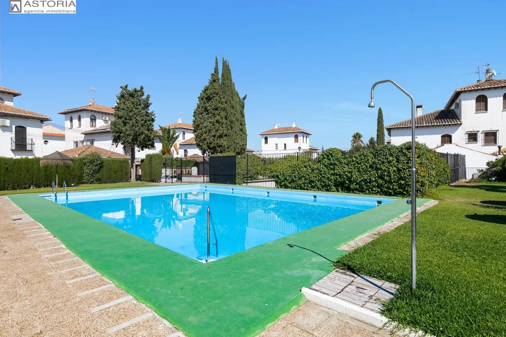 Xalet amb terrassa en venda a Ogíjares