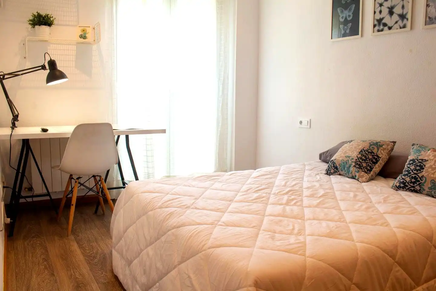 Dormitori de Apartament de lloguer en Valencia amb Aire condicionat, Moblat i Balcó