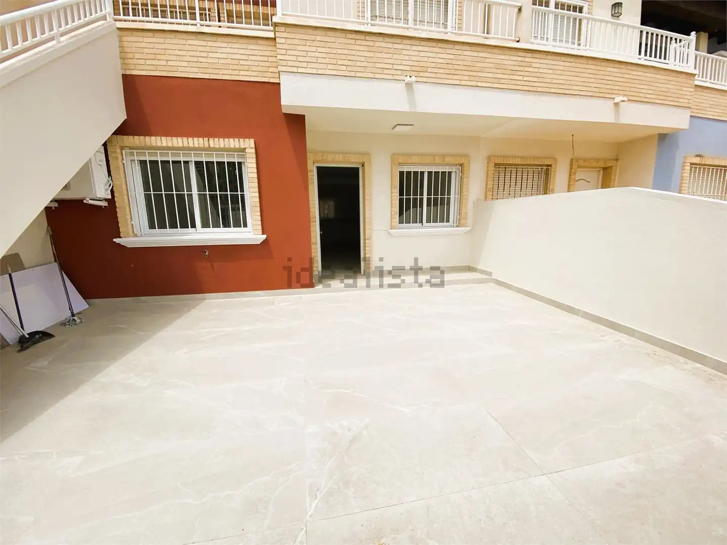 Vista exterior de Casa o xalet en venda en Pilar de la Horadada amb Aire condicionat, Jardí privat i Terrassa