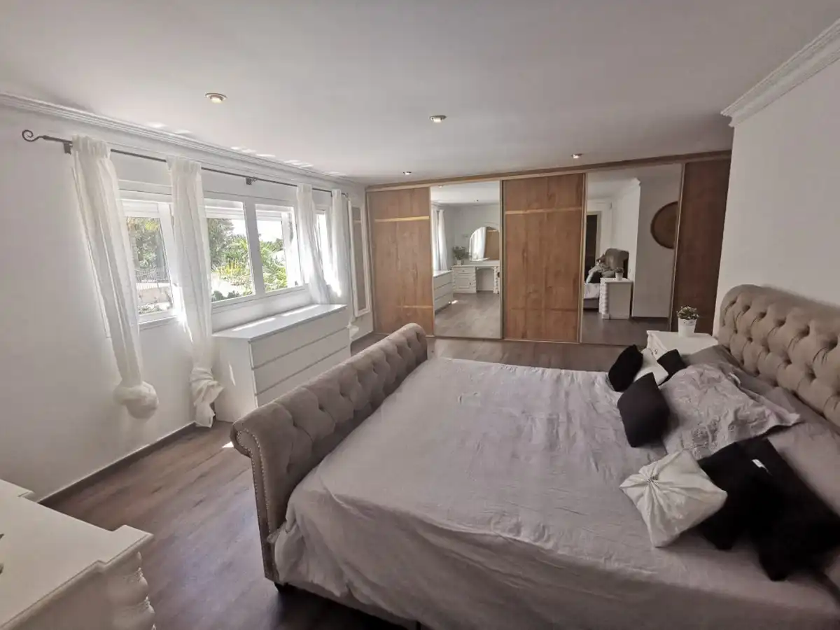 Dormitori de Casa o xalet de lloguer en Marbella amb Aire condicionat, Jardí privat i Terrassa
