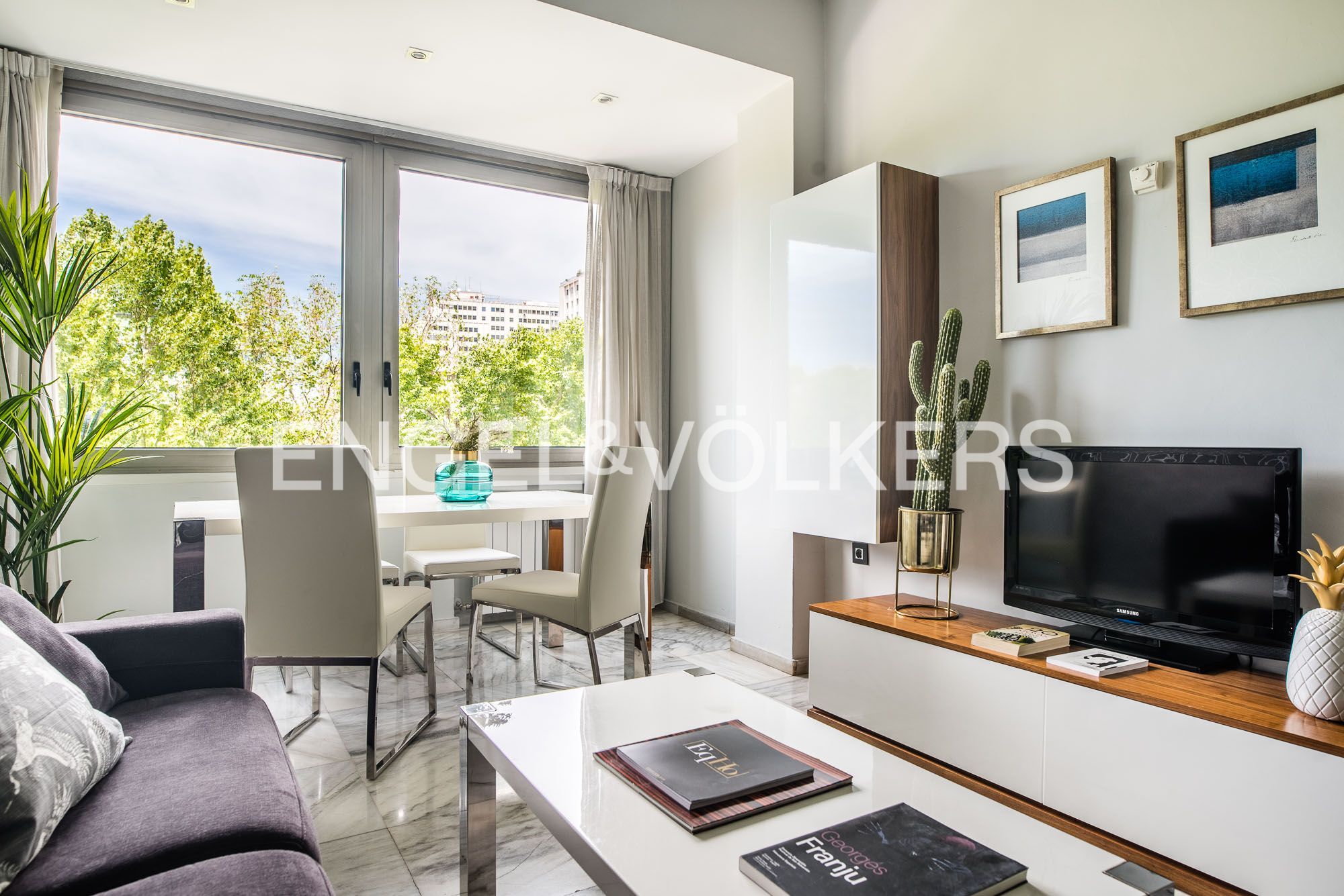 Sala de estar de Apartamento de alquiler en  Madrid Capital con Aire acondicionado, Calefacción y Amueblado