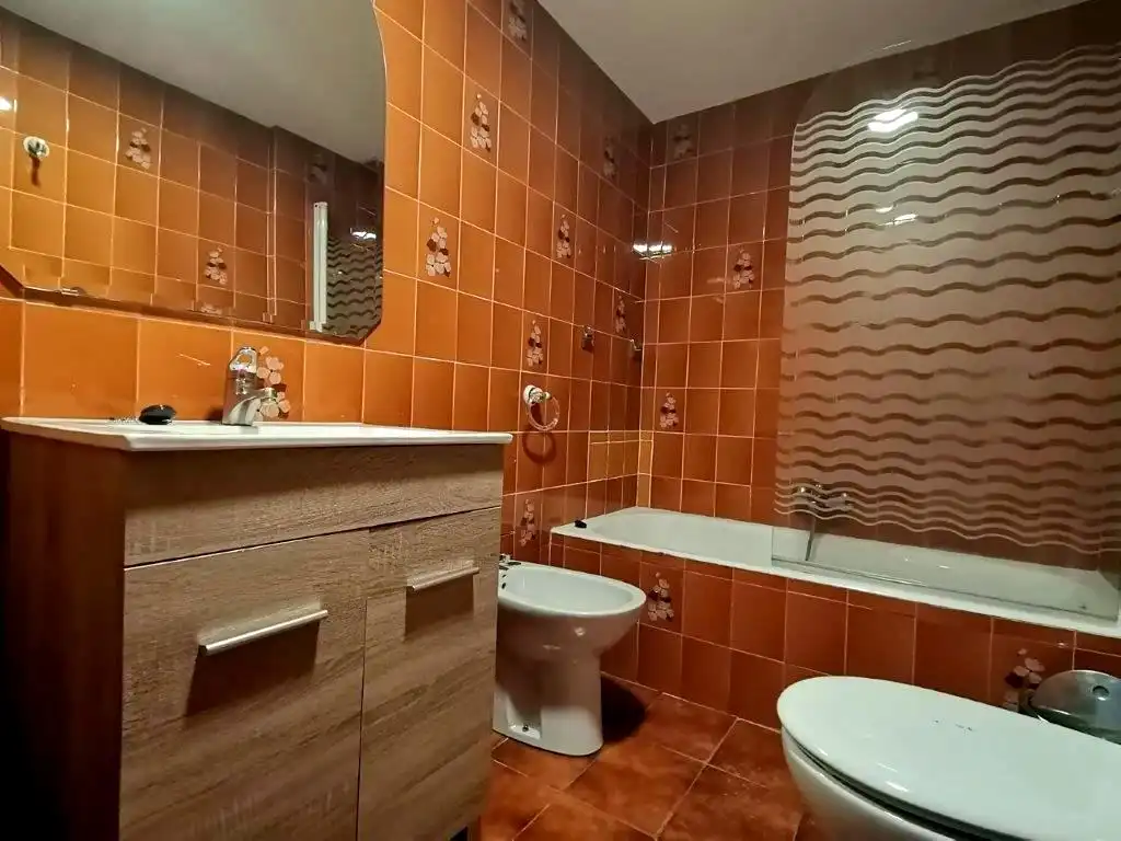 Baño de Piso de alquiler en Málaga con Aire acondicionado, Calefacción y Terraza