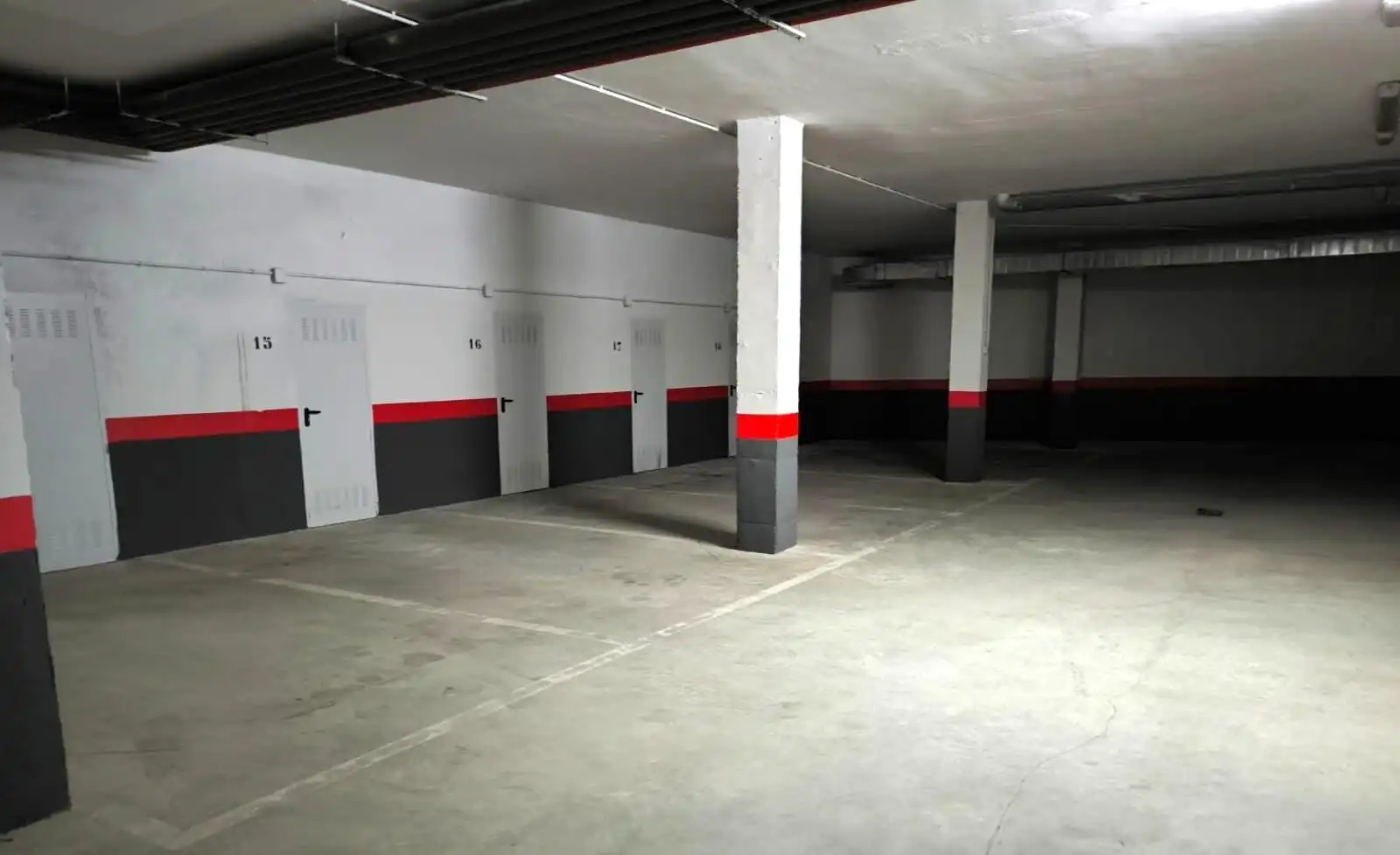 Parking de Dúplex en venta en Puebla de Lillo con Calefacción y Parquet