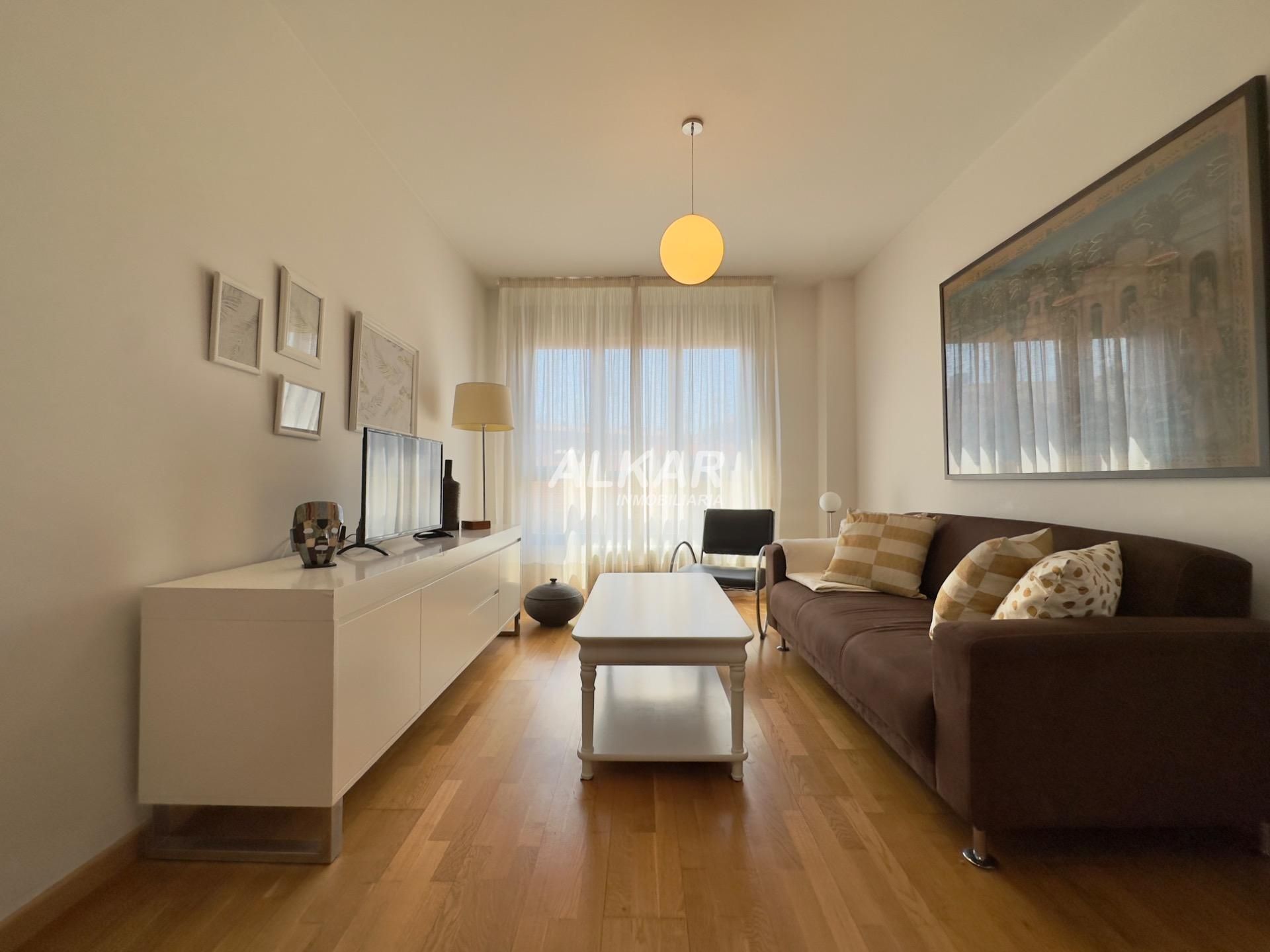 Living room of Flat to rent in Tudela  with Heating, Parquet flooring and Storage room
