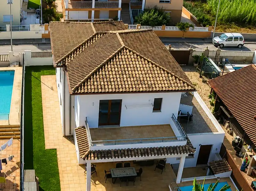 Terrassa de Casa o xalet en venda en Oliva amb Aire condicionat, Terrassa i Piscina