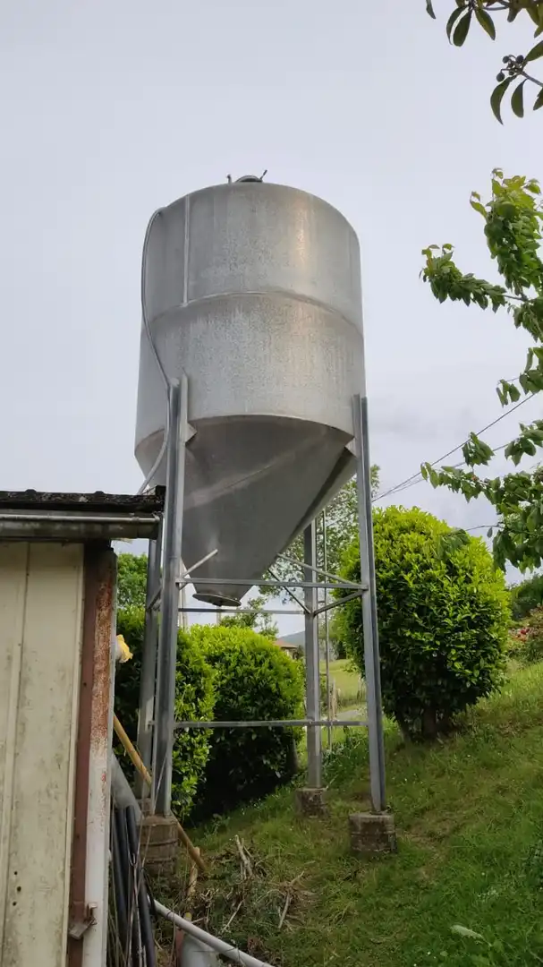 Außenansicht von Fabrikhallen zum Verkauf in Piloña