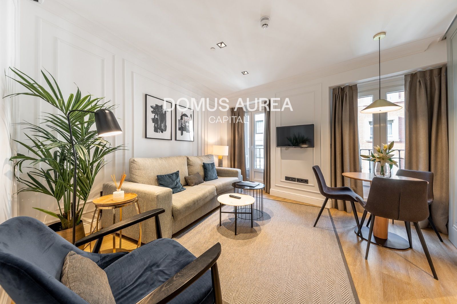Exterior view of Flat to rent in  Madrid Capital  with Air Conditioner and Heating