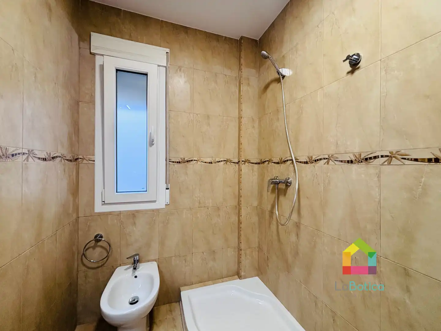 Bathroom of Flat for sale in Ajofrín  with Oven and Washing machine