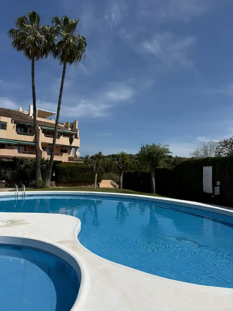 Jardín de Piso en venta en Estepona con Aire acondicionado, Terraza y Piscina comunitaria