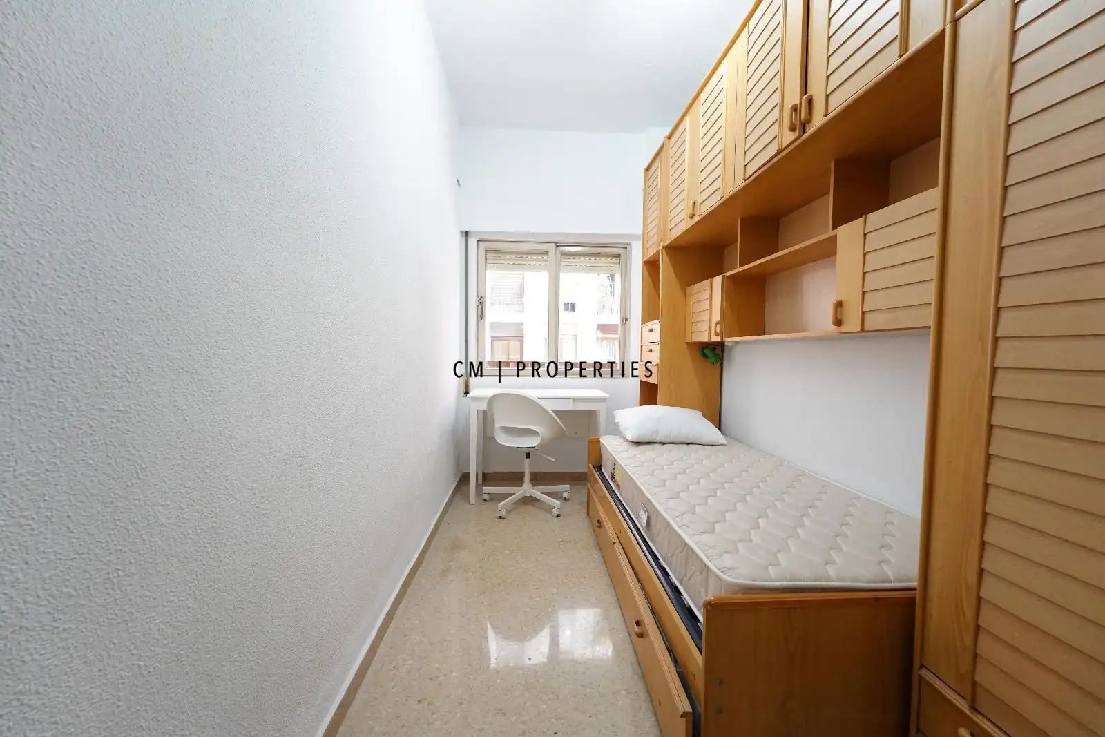 Schlafzimmer von Wohnung zur untervermieten in Valencia mit Klimaanlage, Möbliert und Fernseher