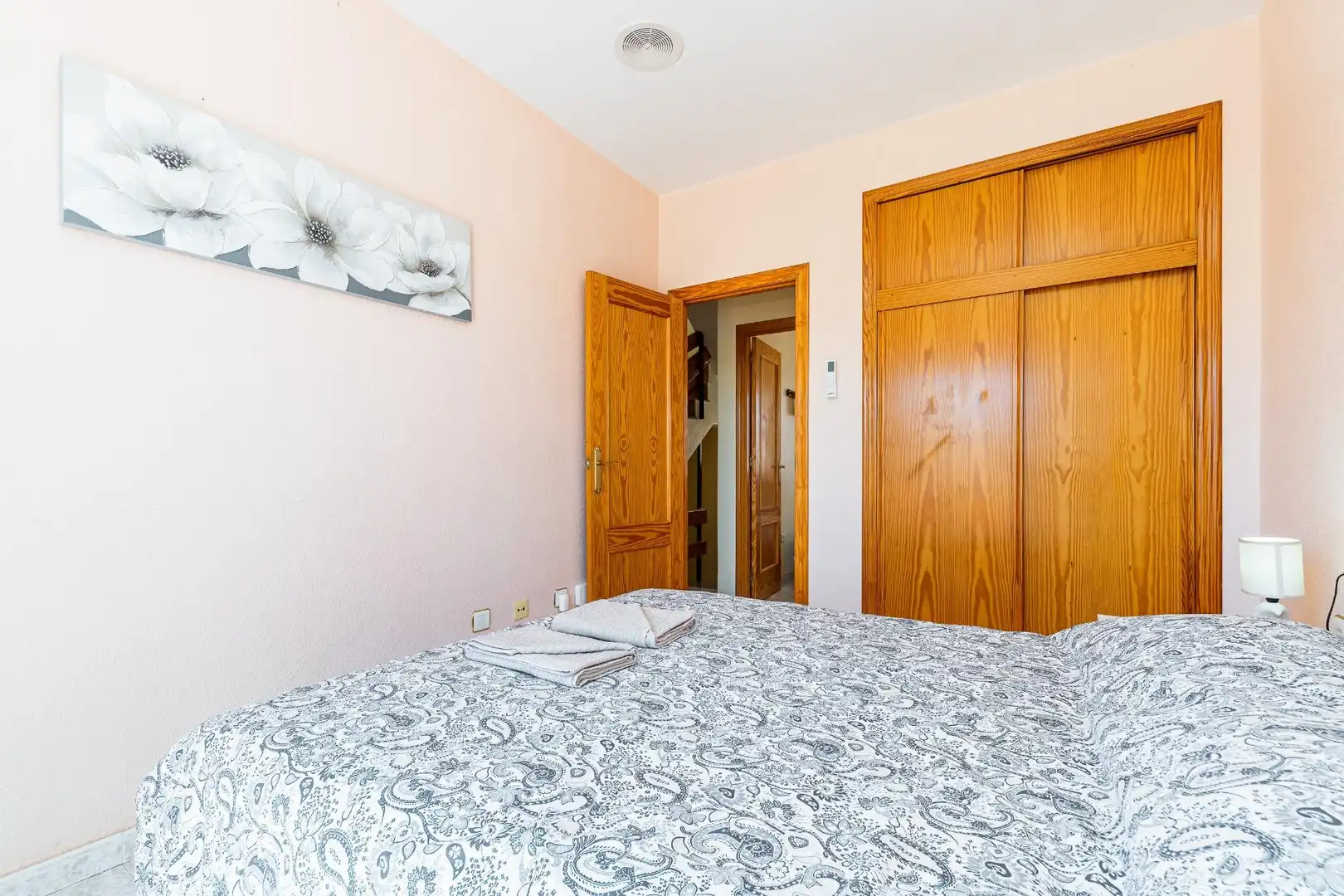 Dormitori de Casa adosada de lloguer en Orihuela amb Aire condicionat, Calefacció i Terrassa